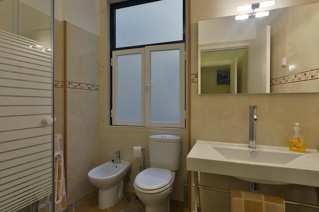 Flh Bairro Alto - Chiado Spacious Flat Lisbon 0*,  Portugal